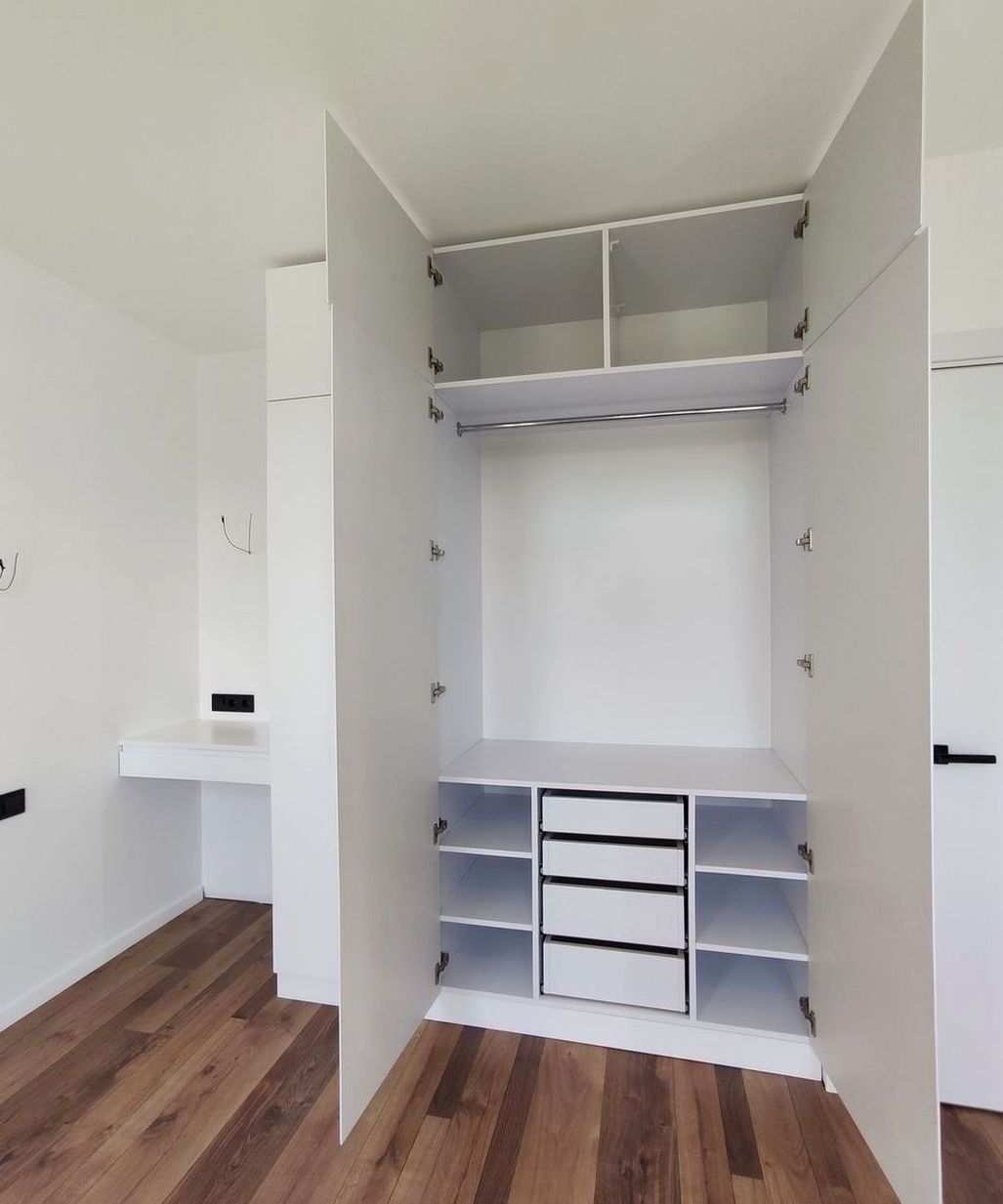 Шкаф под заказ №0257 — шкаф с зеркальными фасадами