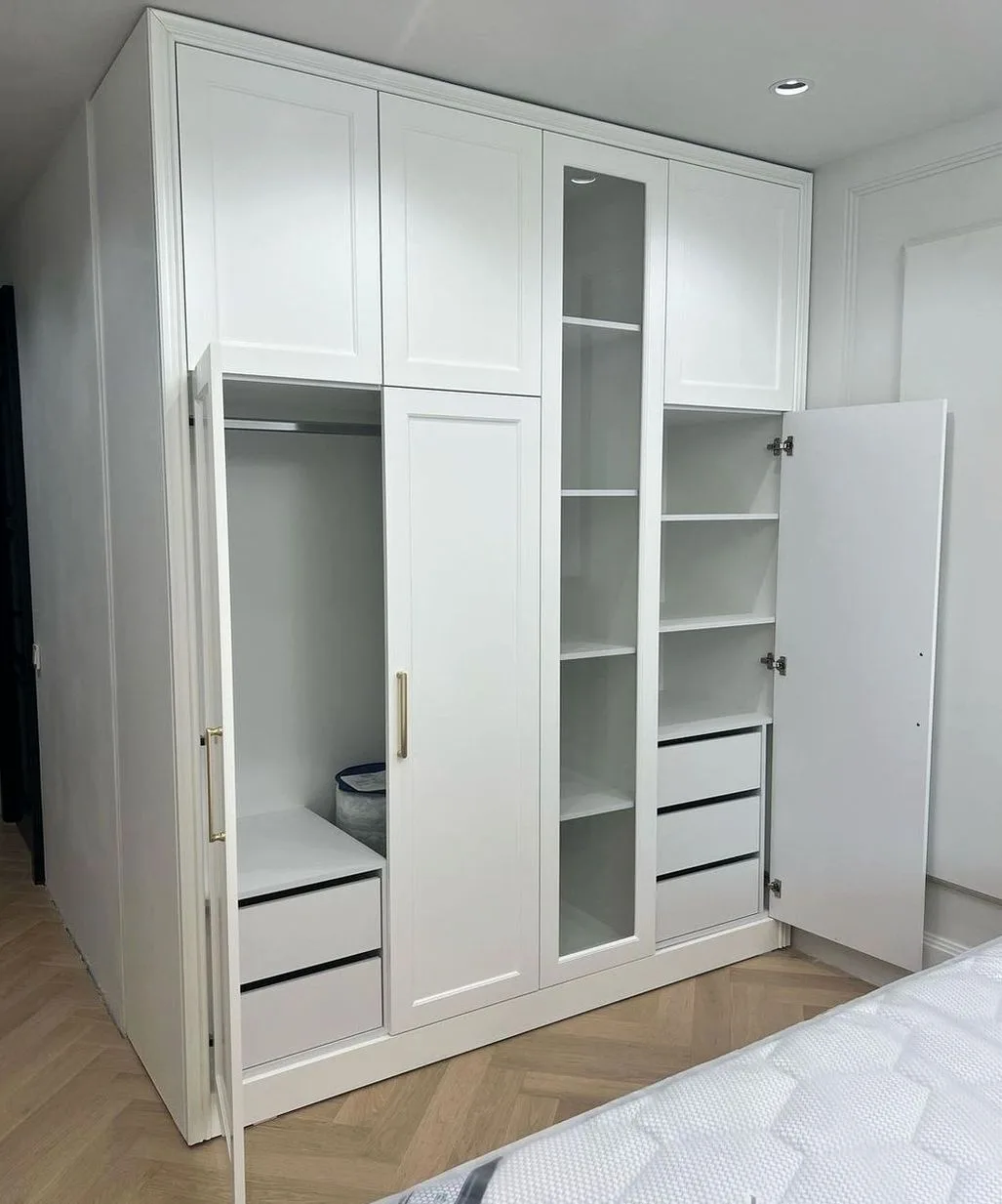 Шкаф Riva Closet №0270 — шкаф для спальни