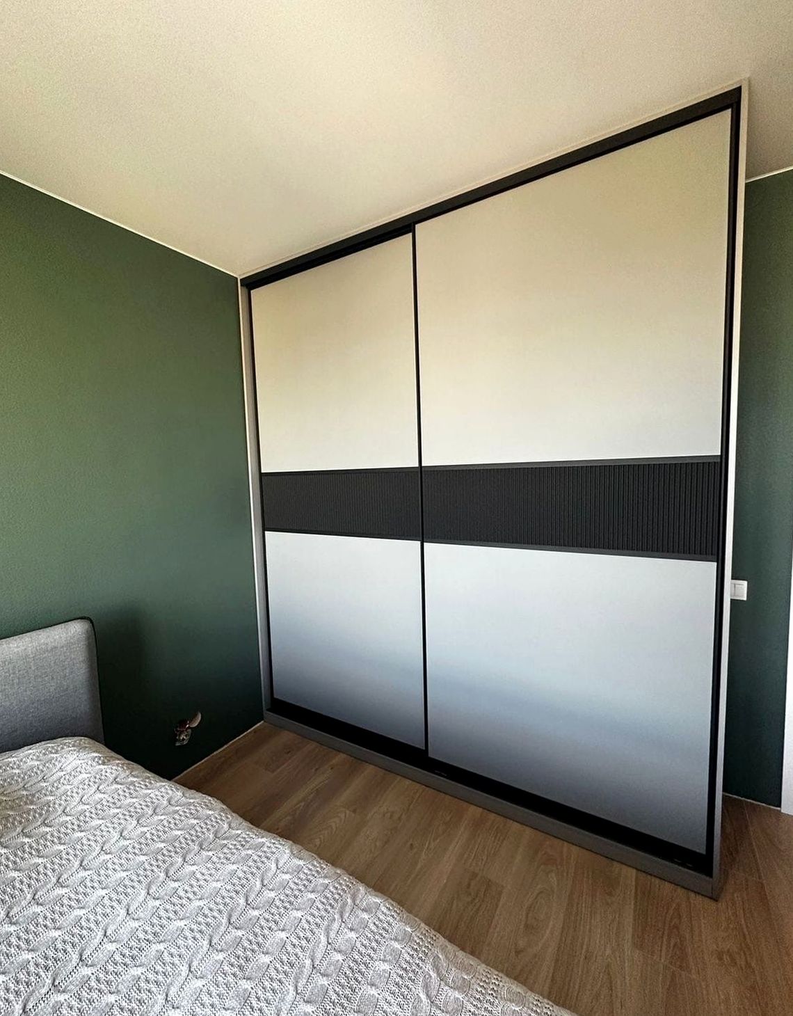 Шкаф под заказ №0307 — встроенный шкаф-купе