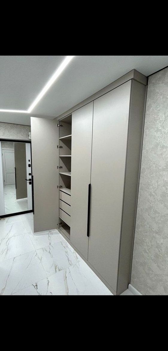 Шкаф под заказ №0328 — гардеробный шкаф до потолка