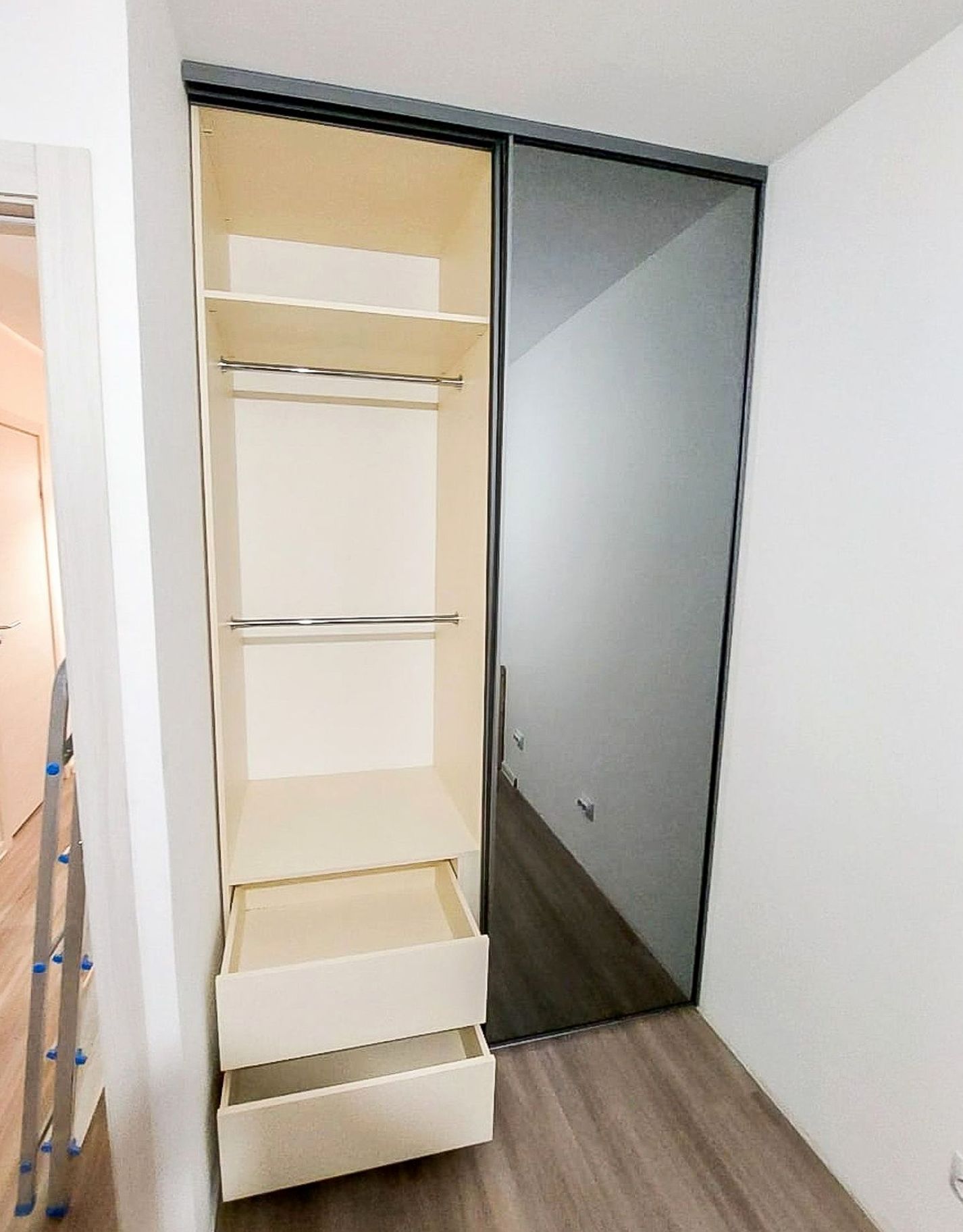 Шкаф под заказ №0340 — гардеробный шкаф до потолка