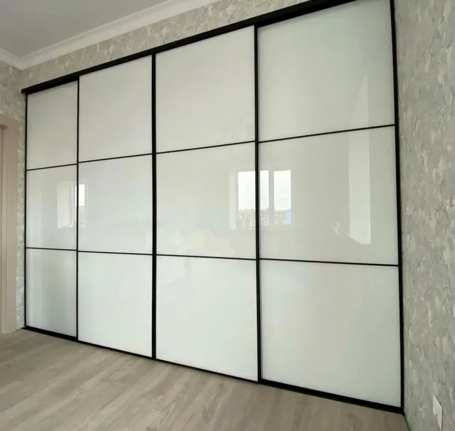 Распашной шкаф в современном стиле Modena Home №0380