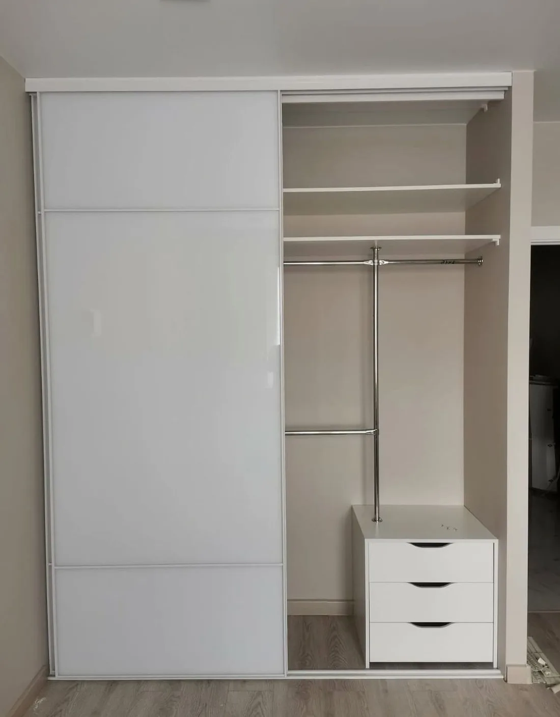 Шкаф Astra Storage №0386 — распашной шкаф в современном стиле