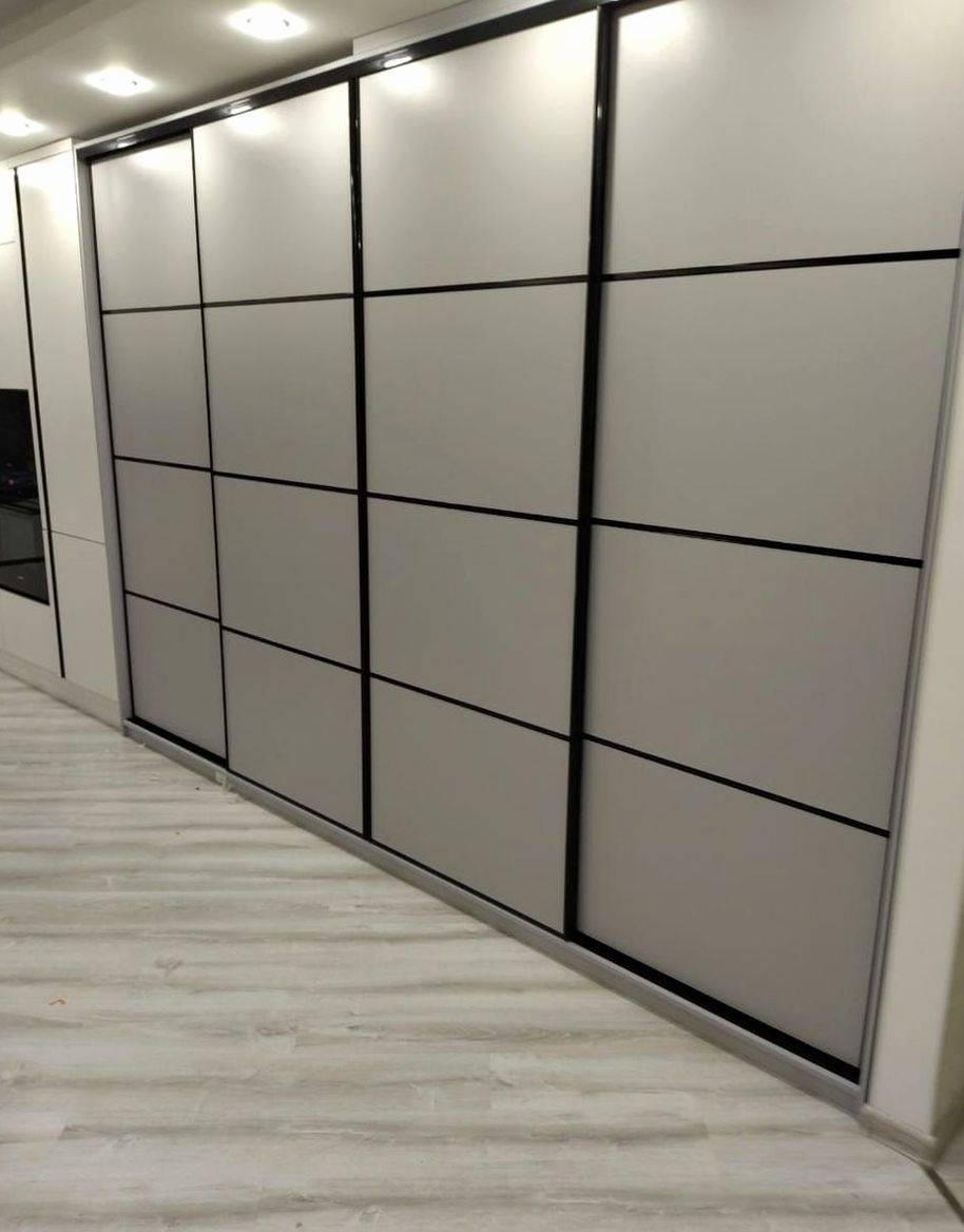 Шкаф под заказ №0388 — гардеробный шкаф до потолка