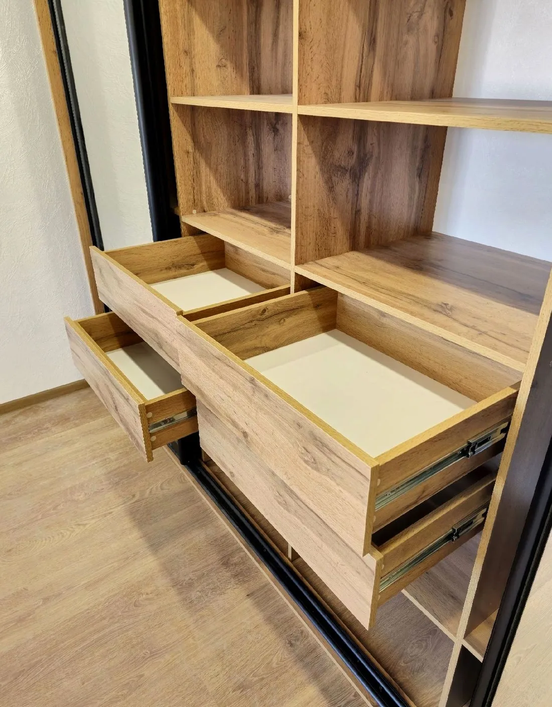 Шкаф Modena Home №0404 — распашной шкаф в современном стиле