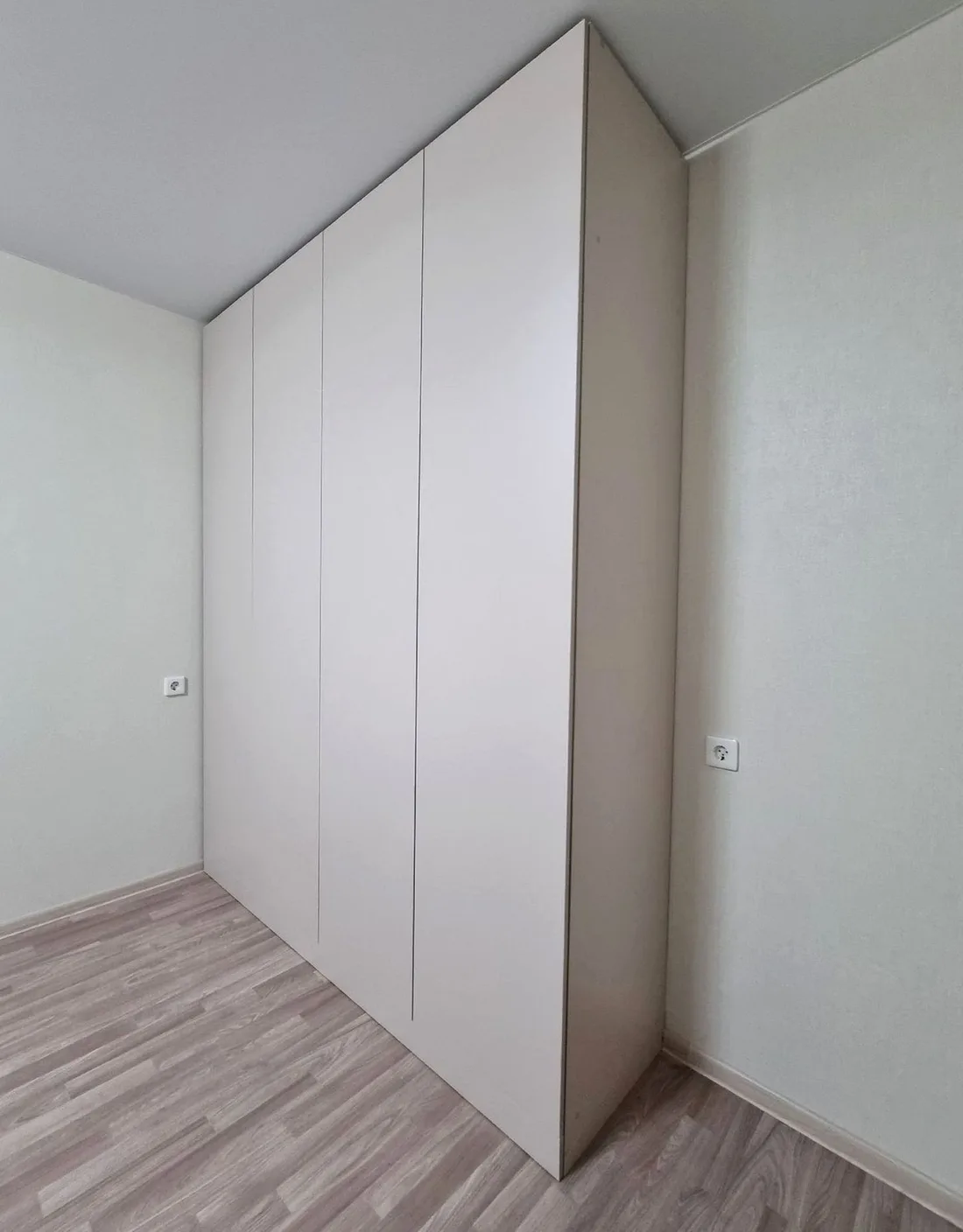 Шкаф Monza Storage №0424 — гардеробный шкаф до потолка