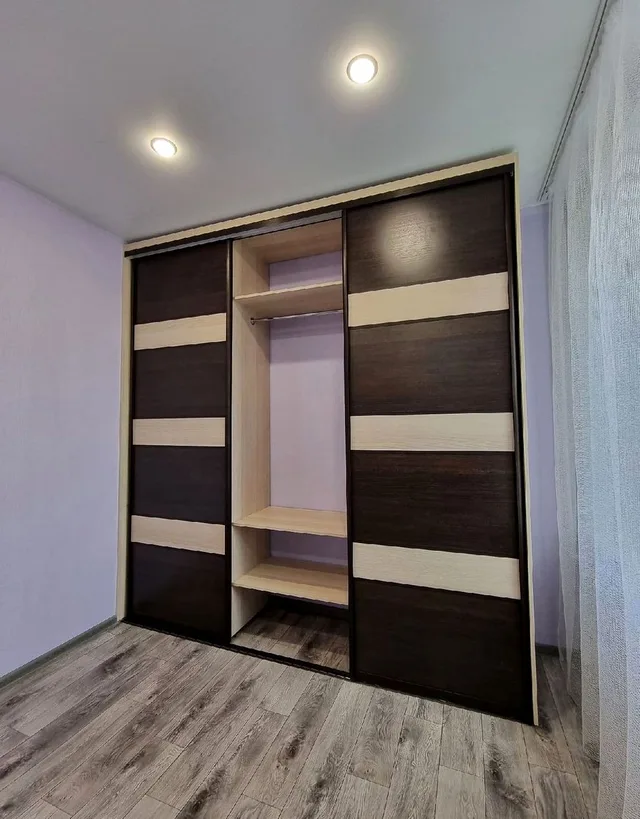 Распашной шкаф в современном стиле Modena Home №0452