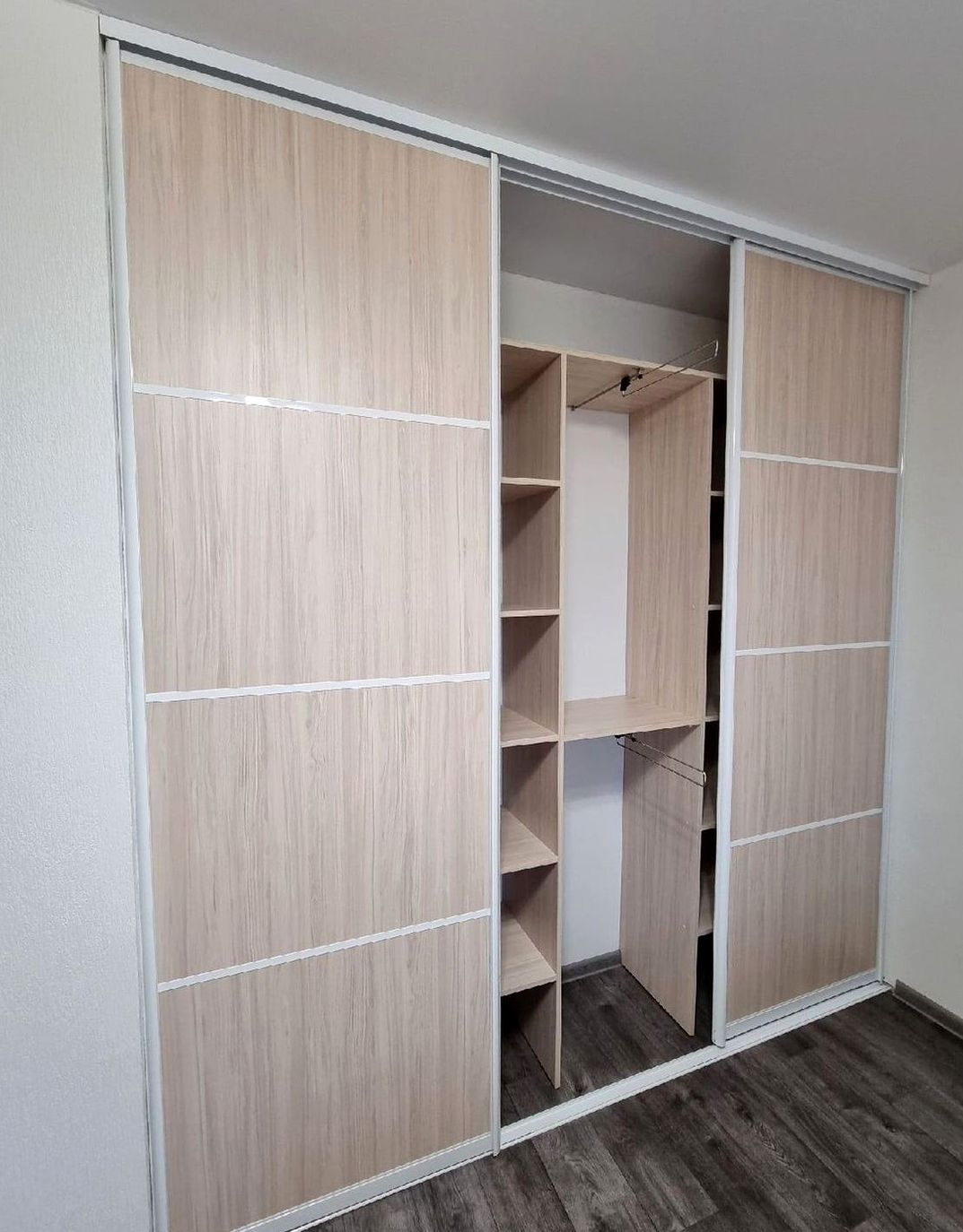 Шкаф под заказ №0457 — встроенный шкаф-купе