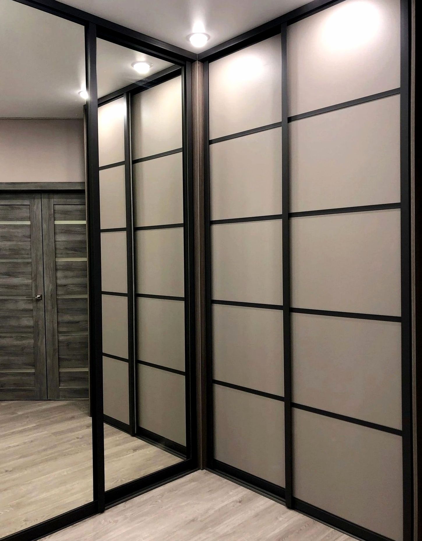 Шкаф под заказ №0475 — встроенный шкаф-купе