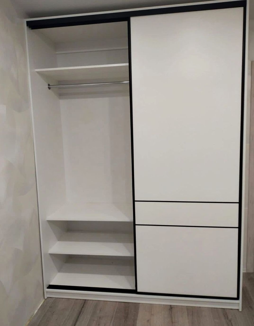 Шкаф под заказ №0502 — гардеробный шкаф до потолка