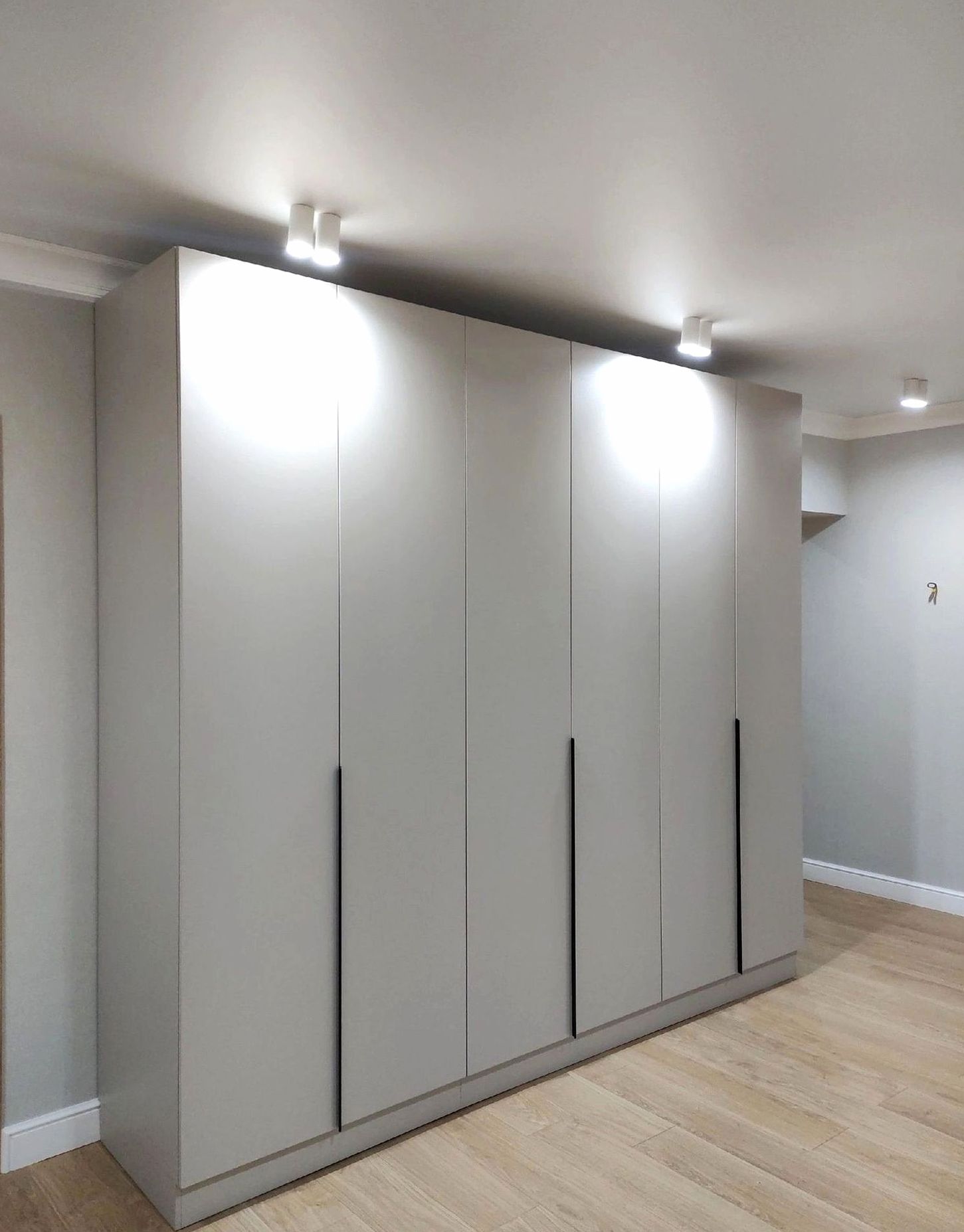 Шкаф под заказ №0505 — встроенный шкаф-купе