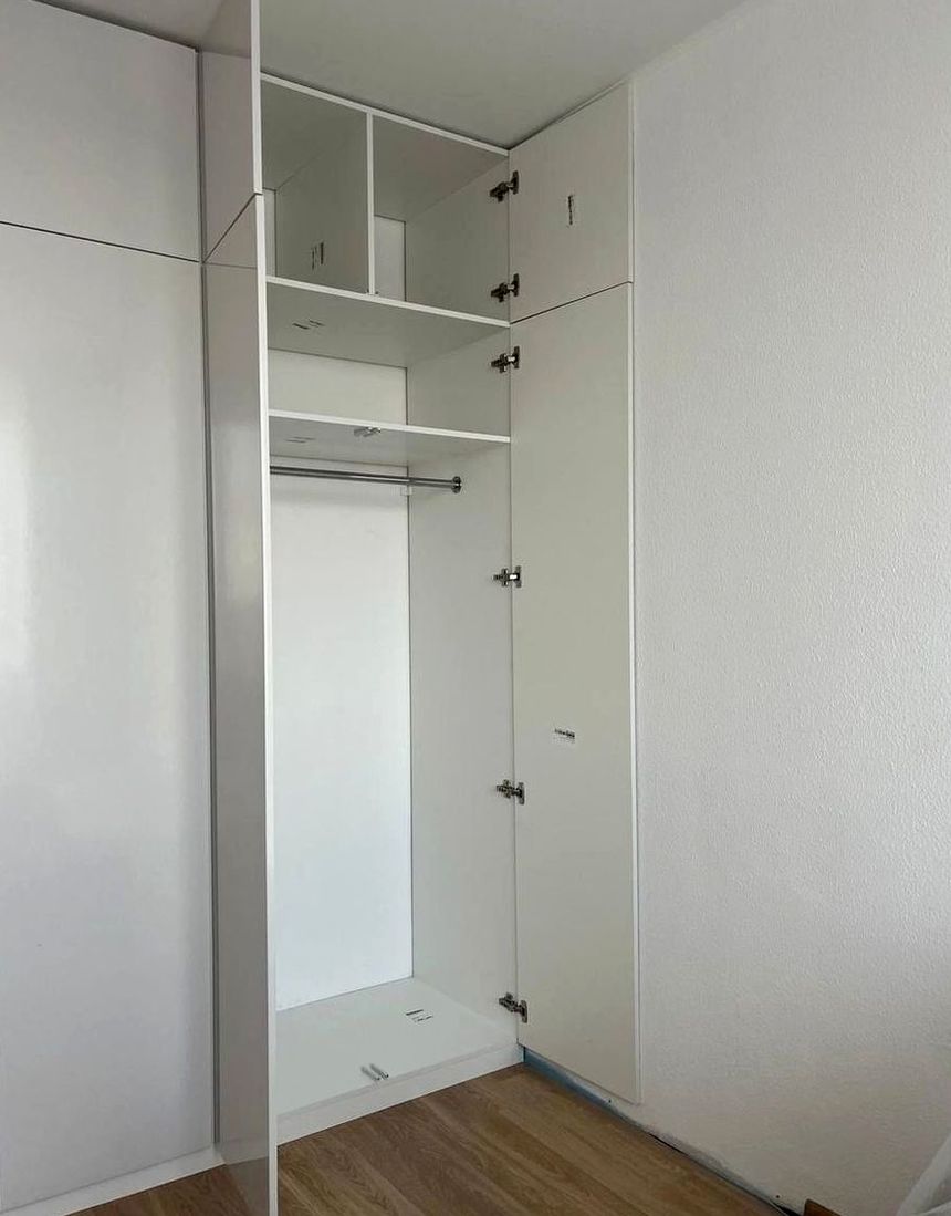 Шкаф под заказ №0520 — гардеробный шкаф до потолка