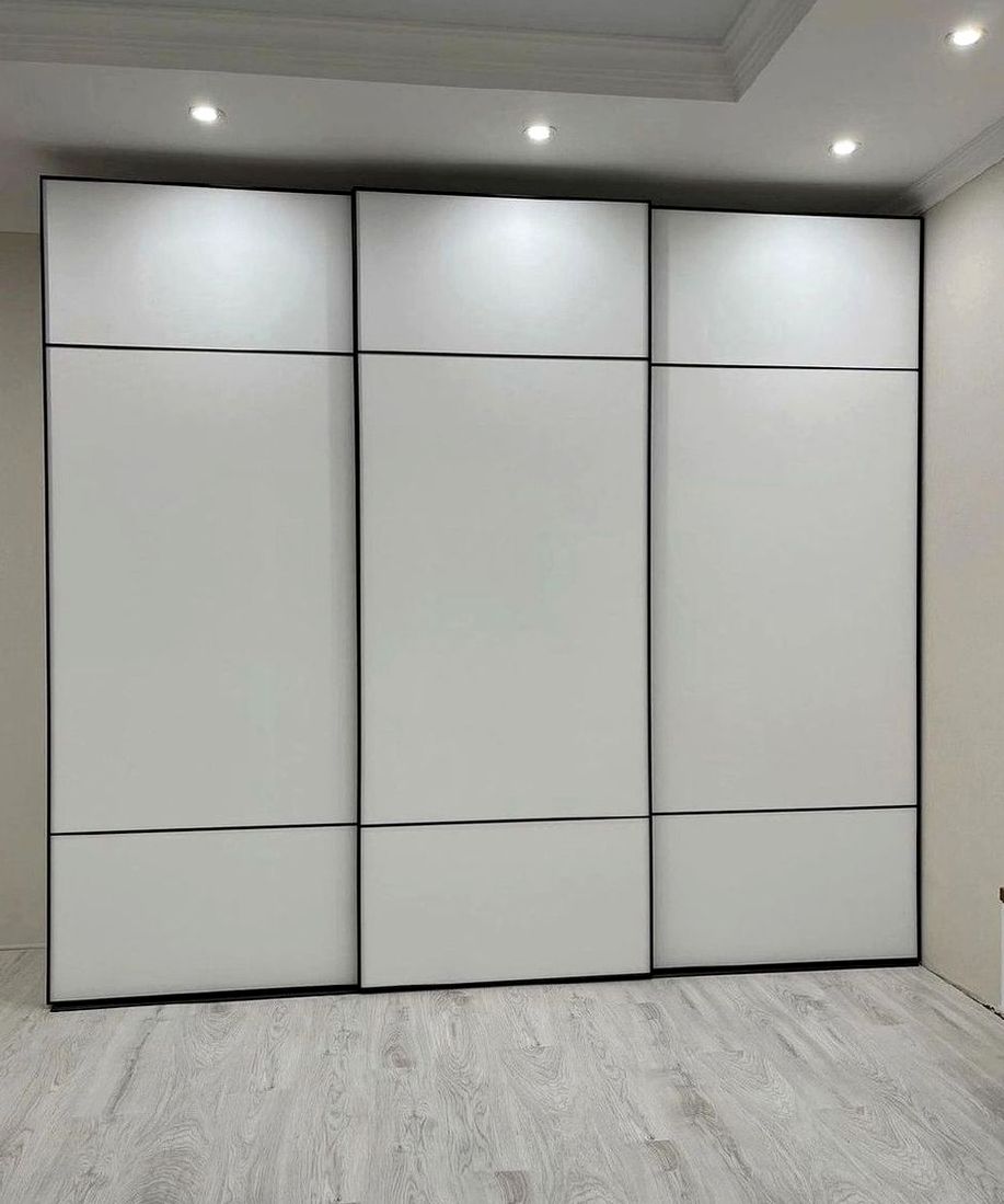 Шкаф под заказ №0554 — распашной шкаф в современном стиле