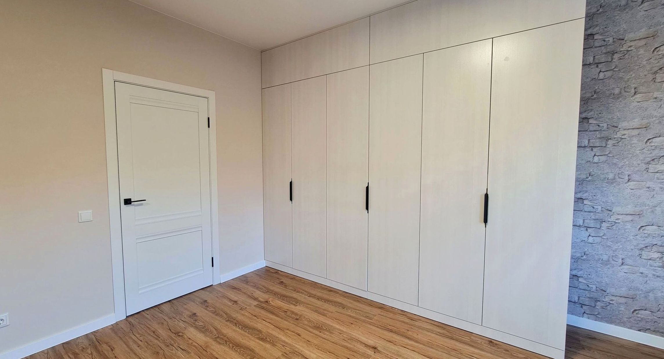 Шкаф под заказ №0620 — распашной шкаф в современном стиле | HOLZCOM