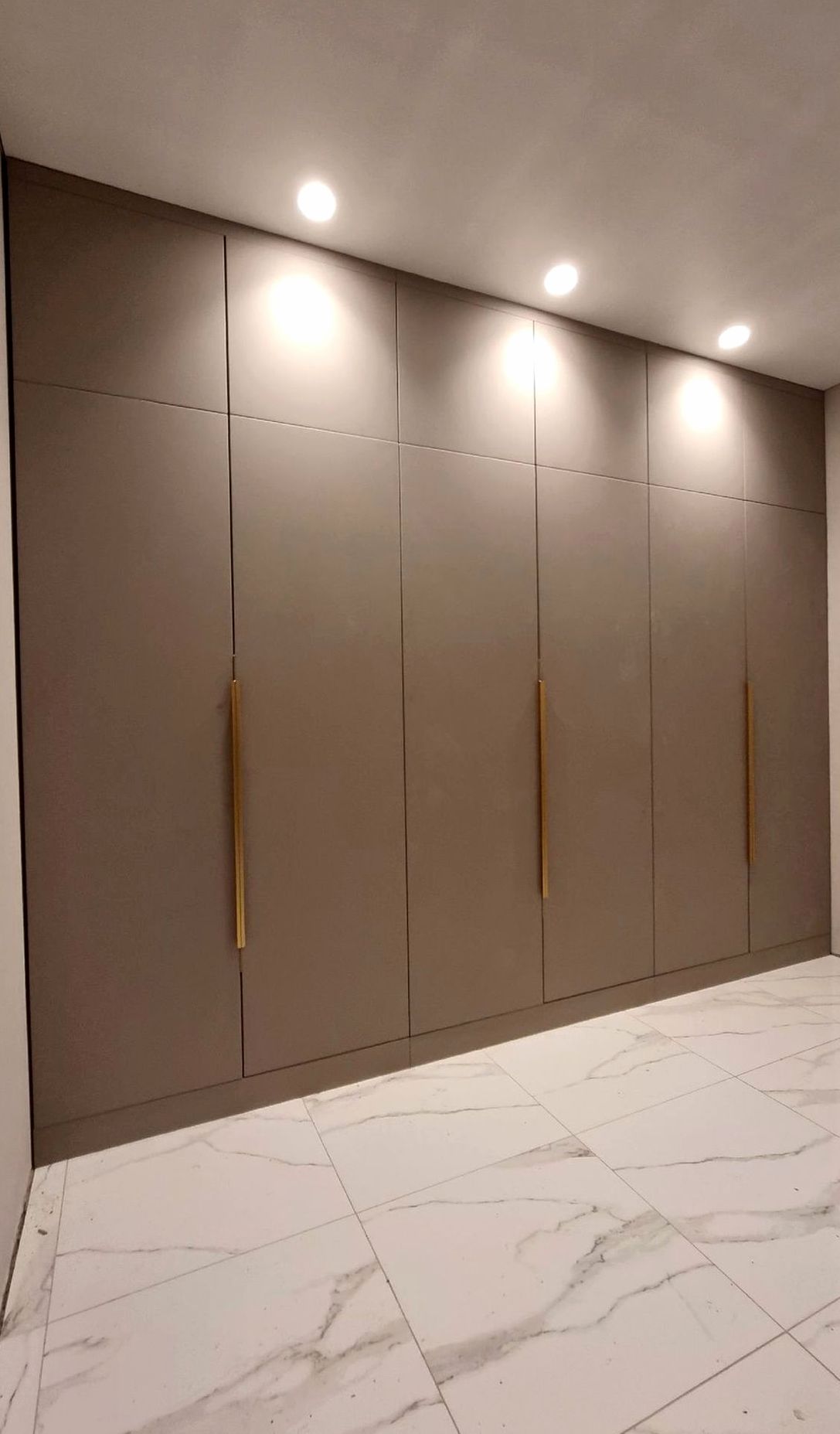 Шкаф под заказ №0637 — встроенный шкаф-купе | HOLZCOM