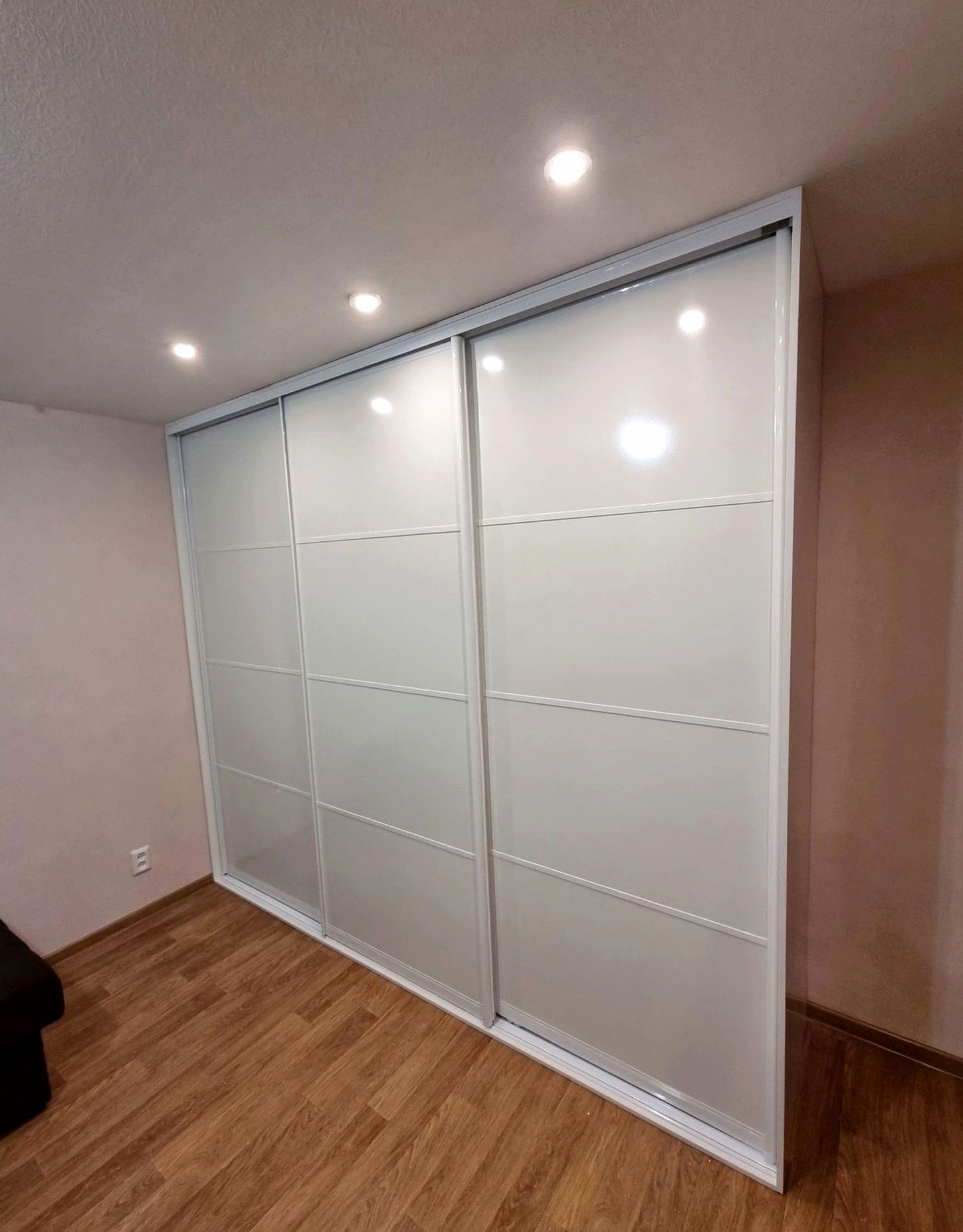 Шкаф под заказ №0673 — встроенный шкаф-купе | HOLZCOM