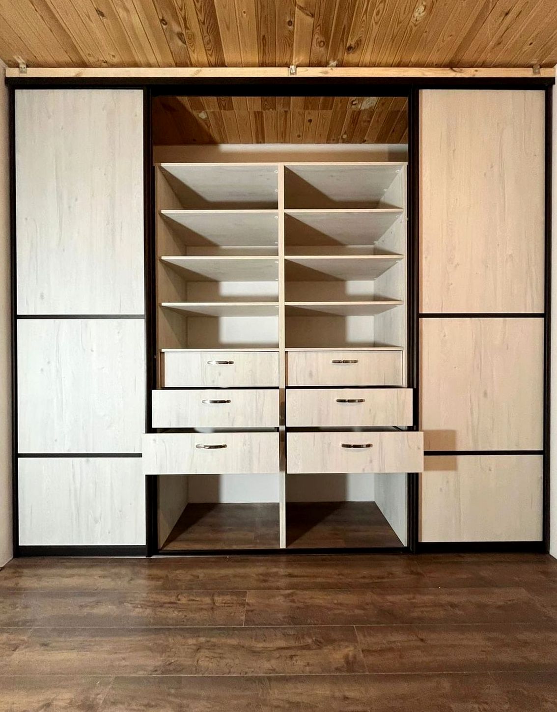 Шкаф под заказ №0679 — встроенный шкаф-купе | HOLZCOM