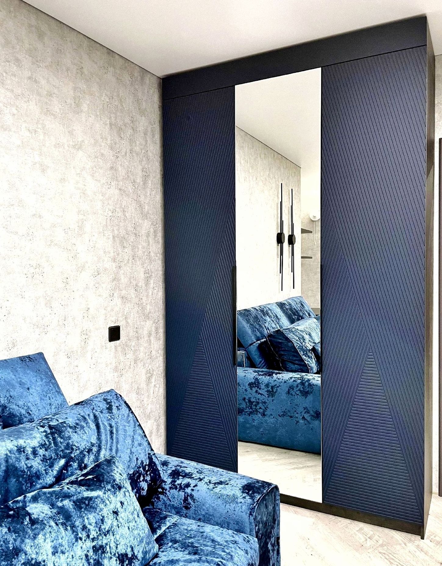 Шкаф под заказ №0692 — распашной шкаф в современном стиле | HOLZCOM