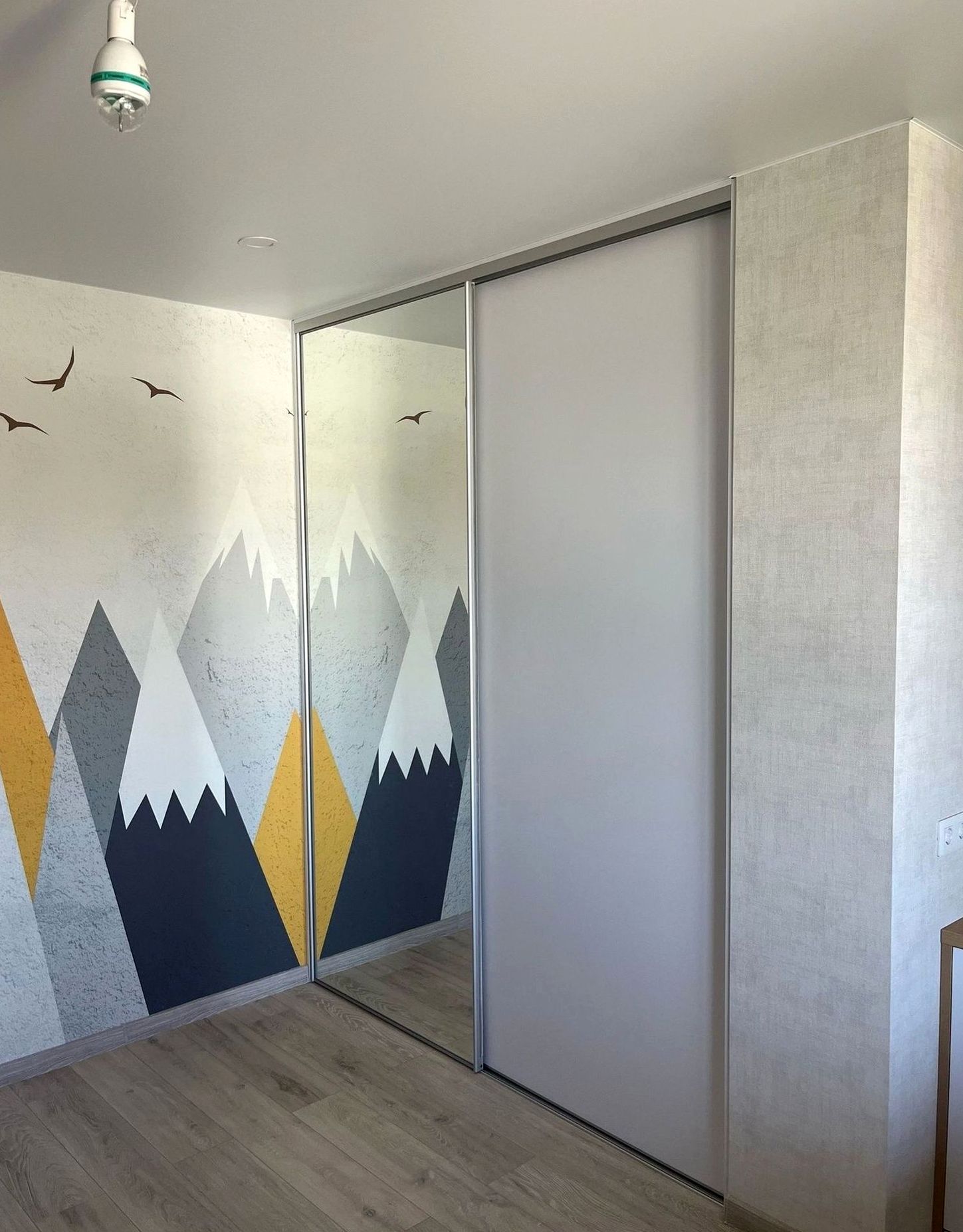 Шкаф под заказ №0710 — распашной шкаф в современном стиле | HOLZCOM