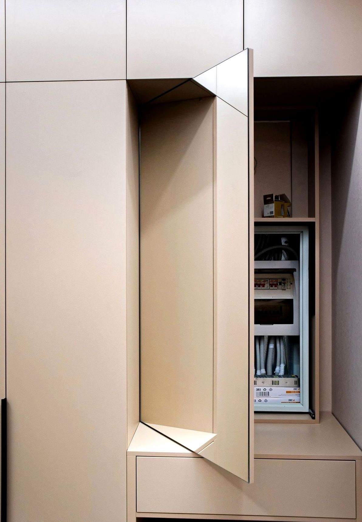 Шкаф под заказ №0766 — гардеробный шкаф до потолка | HOLZCOM