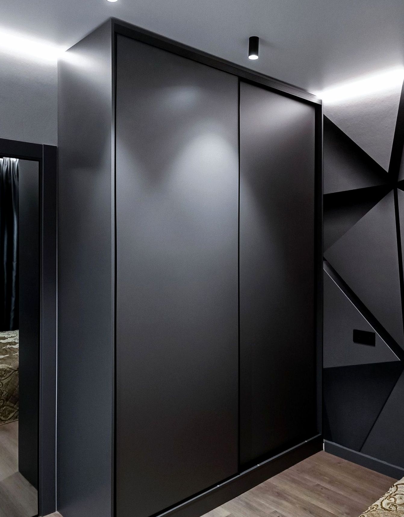 Шкаф под заказ №0767 — шкаф с зеркальными фасадами | HOLZCOM