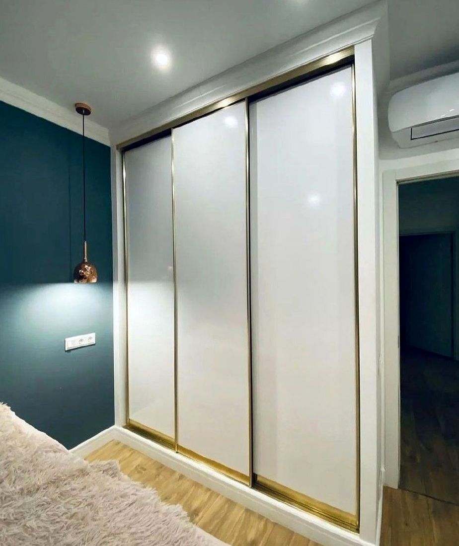 Шкаф под заказ №0796 — гардеробный шкаф до потолка | HOLZCOM