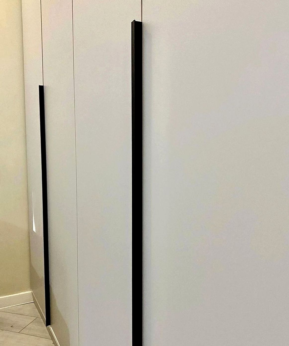 Шкаф под заказ №0808 — гардеробный шкаф до потолка | HOLZCOM