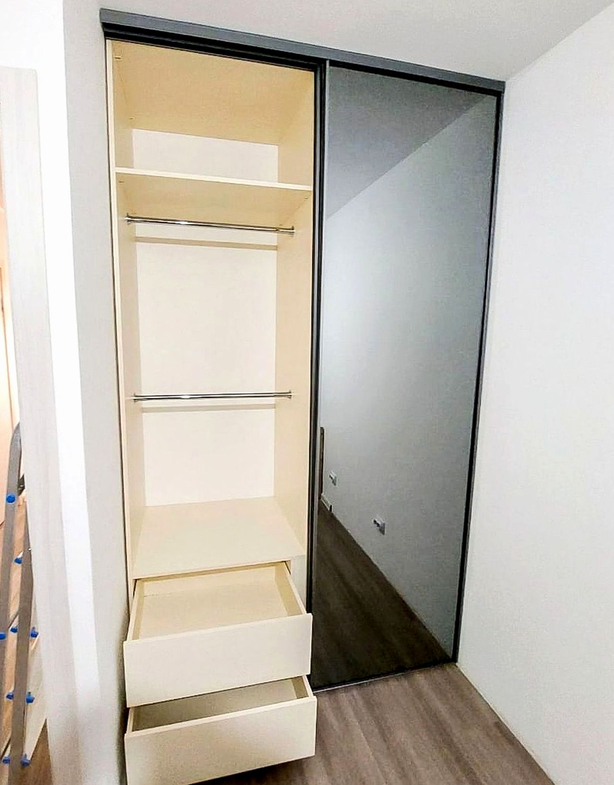 Шкаф под заказ №0832 — гардеробный шкаф до потолка | HOLZCOM