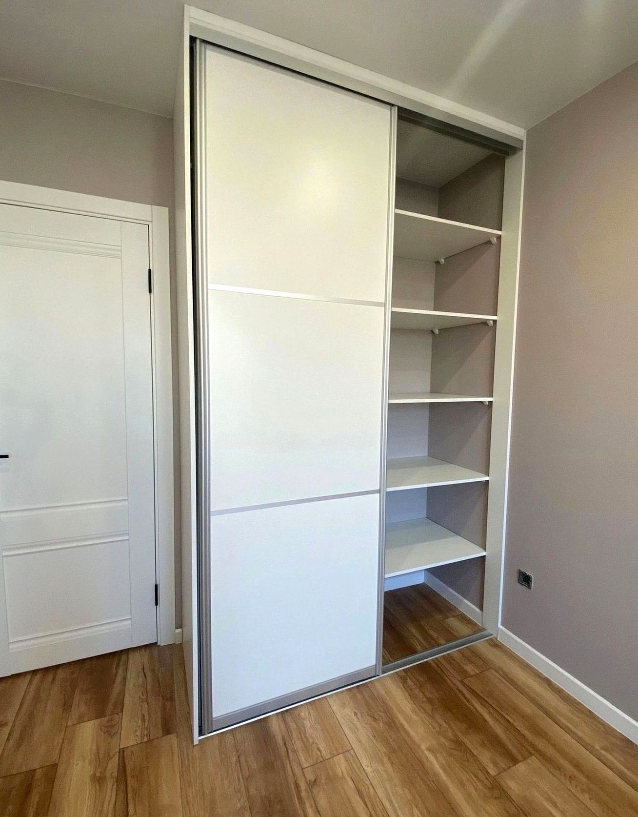 Шкаф под заказ №0913 — встроенный шкаф-купе | HOLZCOM