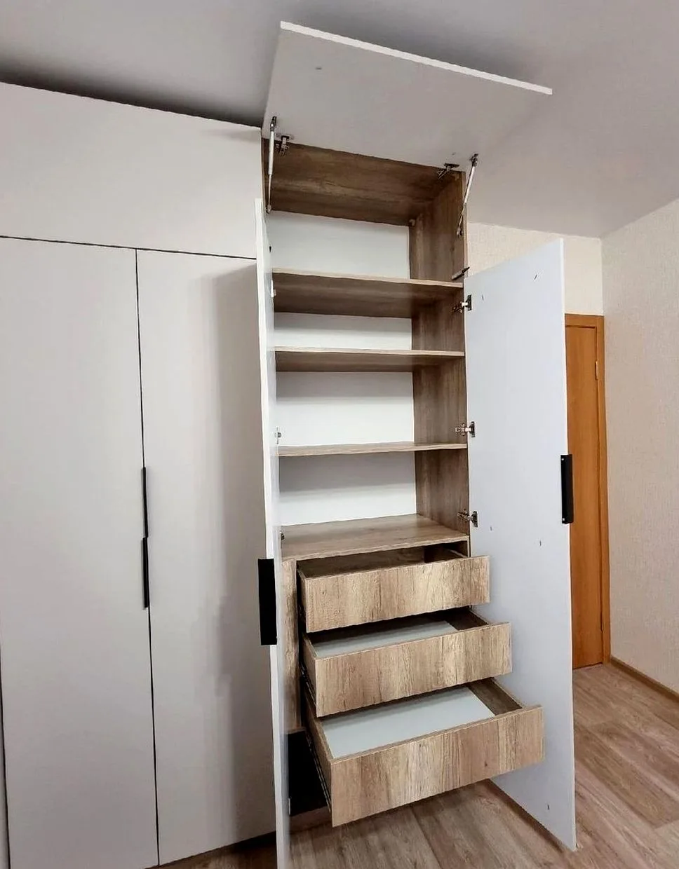 Шкаф Riva Closet №0942 — шкаф для спальни