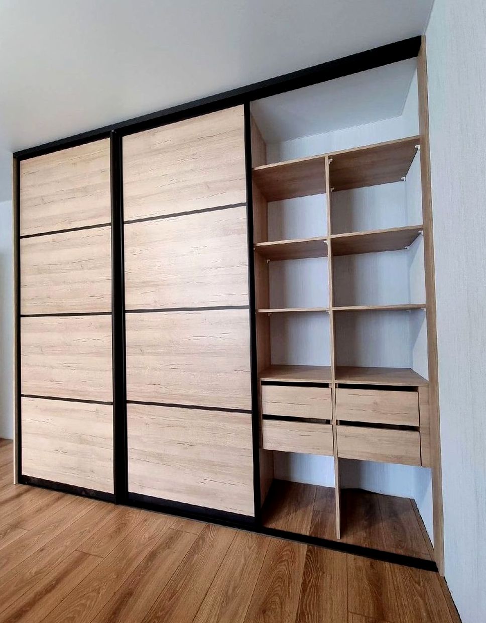 Шкаф под заказ №0947 — шкаф с зеркальными фасадами | HOLZCOM