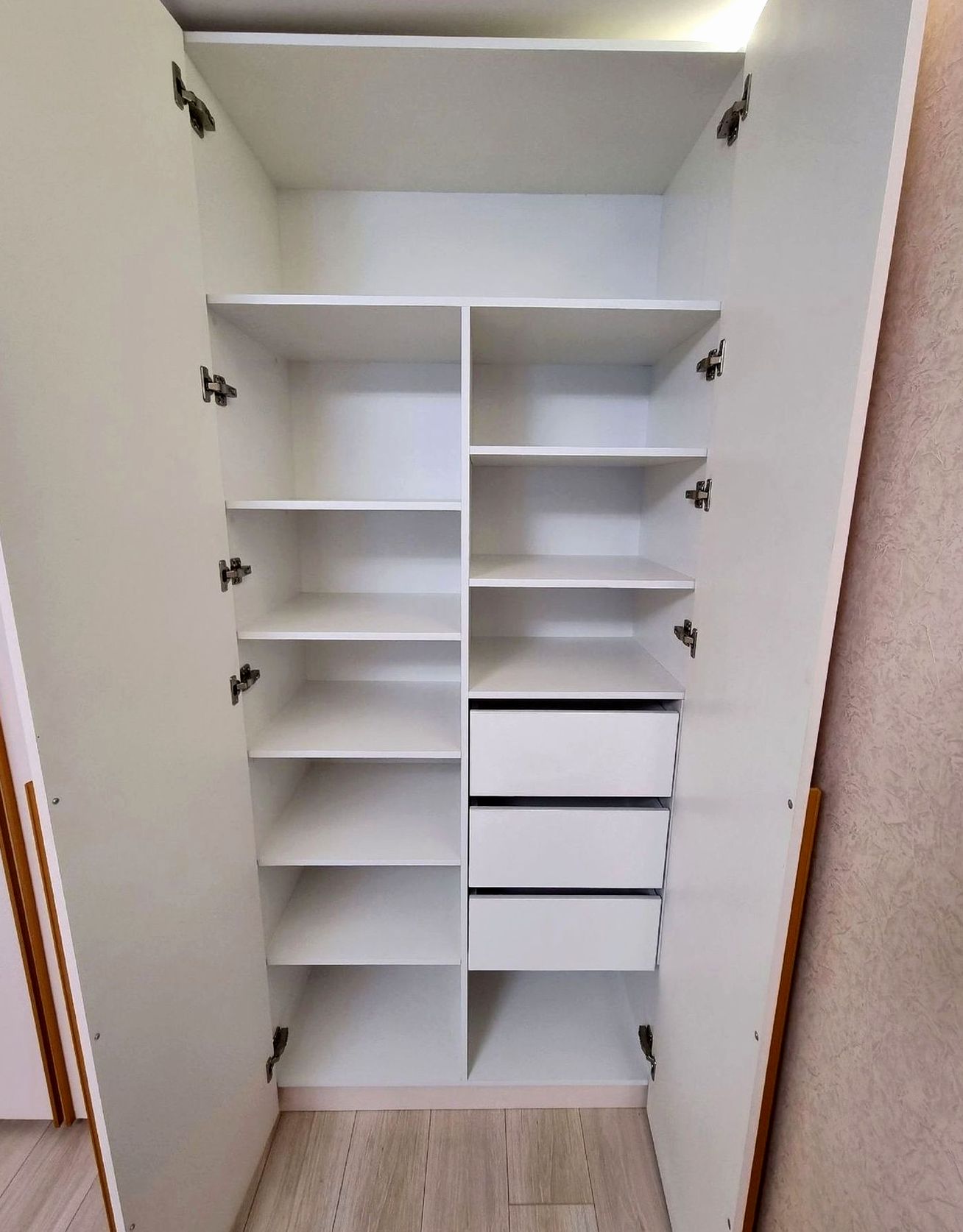 Шкаф под заказ №0961 — встроенный шкаф-купе | HOLZCOM