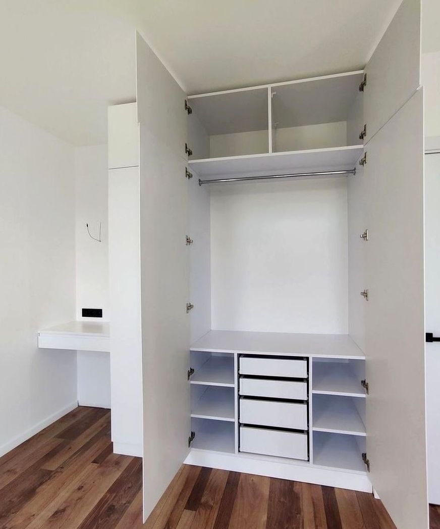 Шкаф под заказ №0976 — гардеробный шкаф до потолка | HOLZCOM