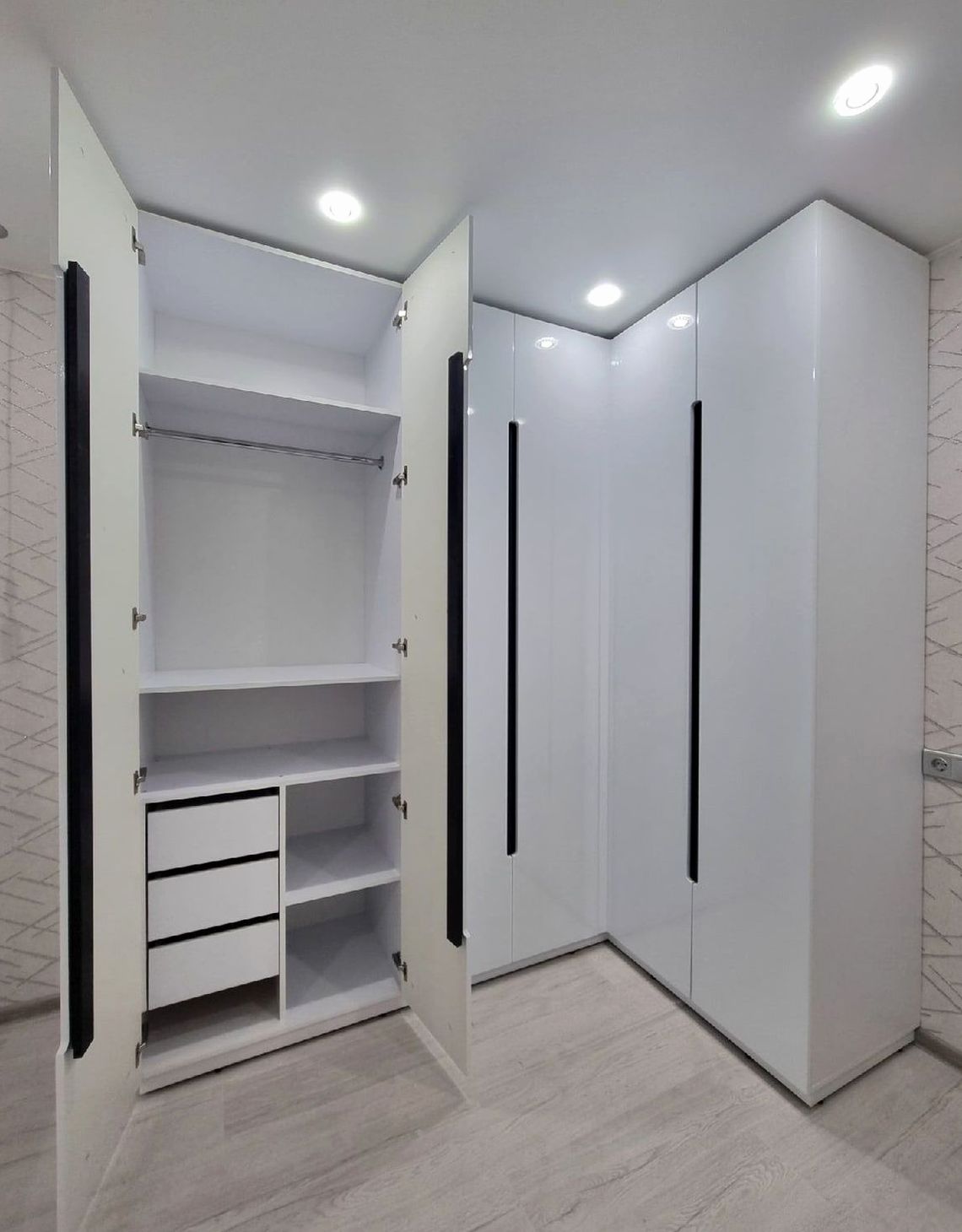 Шкаф на заказ HOLZCOM